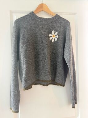 NATURAL LIFE Gray Crewneck Sweater with Daisy S